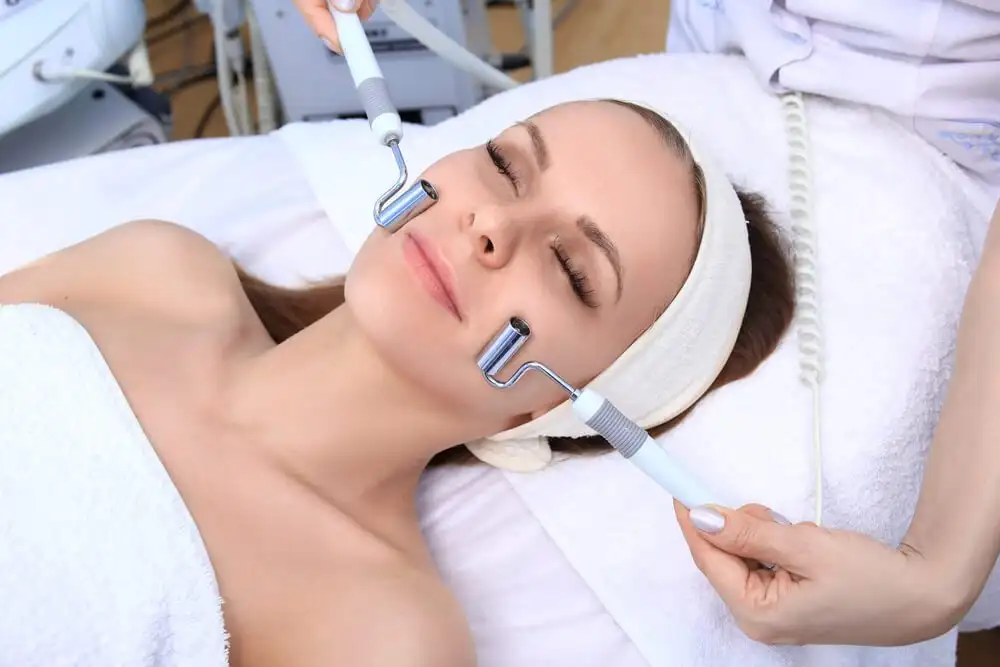 Косметические процедуры для кожи лица – аппарат VIP LINE. Функция Microgei